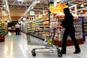 consumo-el-ajuste-llego-a-los-bolsillos-2015-04-13
