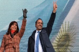 cristina-deja-que-scioli-peronice-la-campana-2015-07-31
