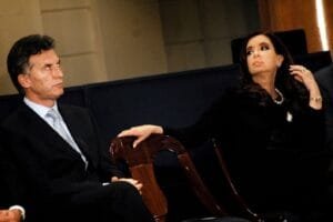 cristina-vs-macri-donde-se-entregara-el-poder-2015-12-02