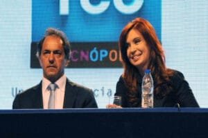 scioli-ya-empezo-a-despegarse-de-cristina-2015-07-09