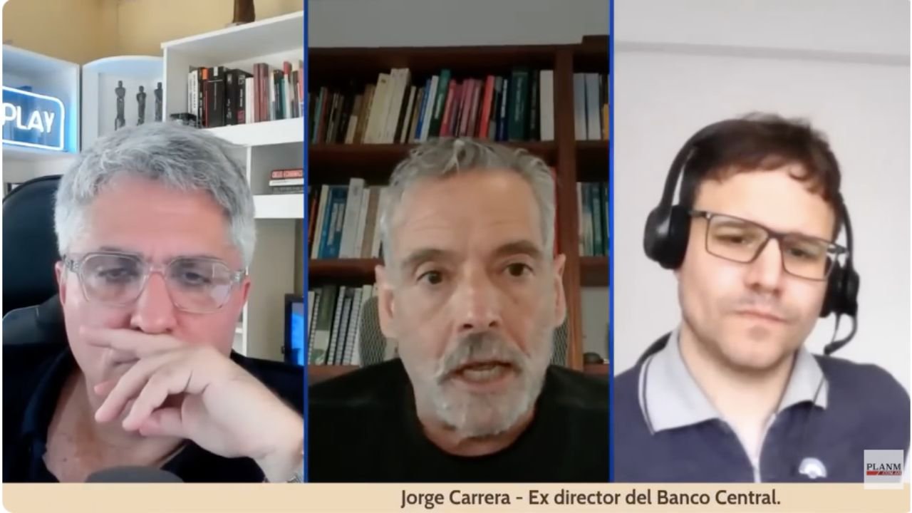 Jorge Carrera, ex Director del Banco Central, siendo entrevistado por Maxi Montenegro en el programa MMD.