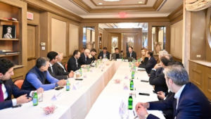Javier Timerman en entrevista con Maximiliano Montenegro analizando las reuniones de Axel Kicillof y el gobierno argentino en Wall Street.